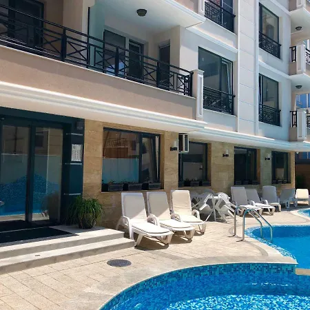 Golden Sea View New 公寓